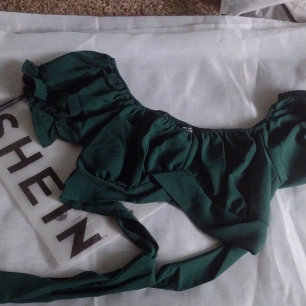 Forest green super crop fluffy sleeve's